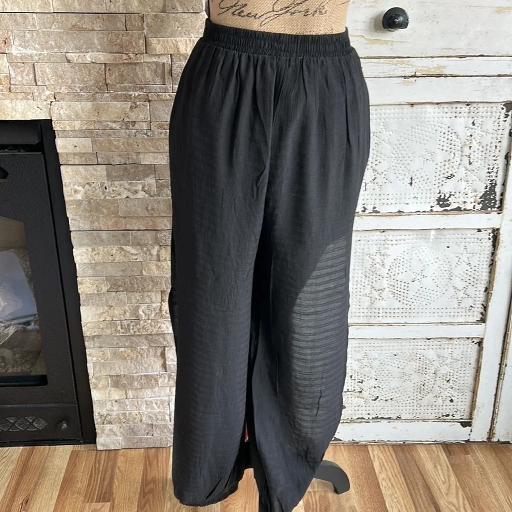 HYFVE lined black side cut out elastic waist elastic ankle flowy pant
